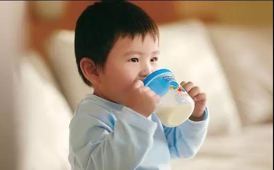 如何培养宝宝喝水的的好习惯？
